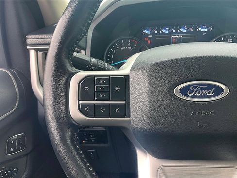 Used 2024 Ford Expedition XLT image 23