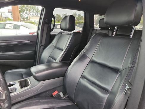 Used 2019 Jeep Grand Cherokee Limited image 16