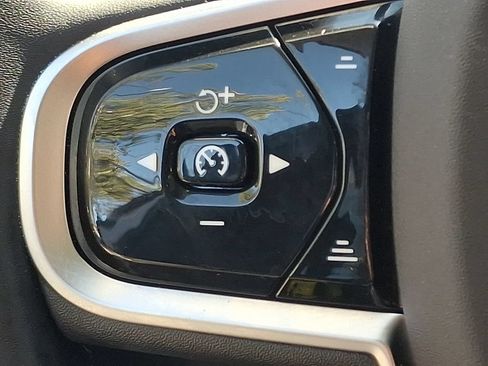 Used 2025 Volvo XC60 B5 Plus AWD/4WD image 22