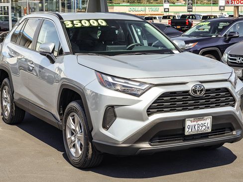 Used 2025 Toyota RAV4 XLE AWD/4WD image 18