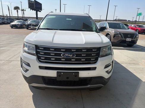 Used 2017 Ford Explorer XLT w/ Equipment Group 202A image 2
