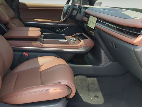 New 2026 Lincoln Navigator L Reserve AWD/4WD image 21