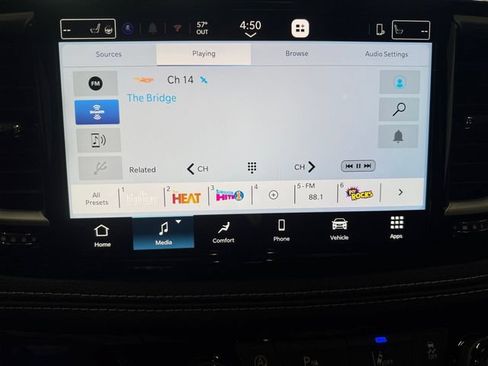 Used 2027 Chrysler Pacifica Select AWD/4WD image 6