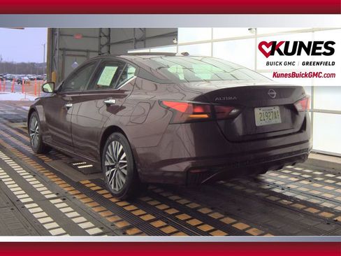 Used 2024 Nissan Altima 2.5 SV image 12