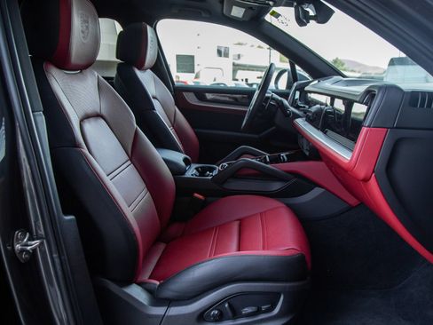 Certified 2026 Porsche Cayenne AWD/4WD image 25