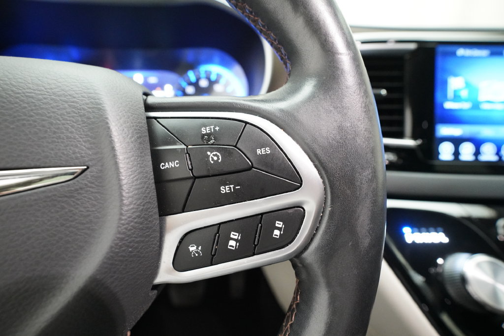 Used 2017 Chrysler Pacifica Touring-L Plus FWD image 20
