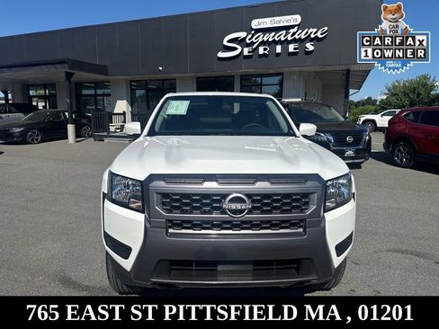 Used 2025 Nissan Frontier SV image 2