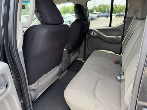 Used 2013 Nissan Frontier SV image 21
