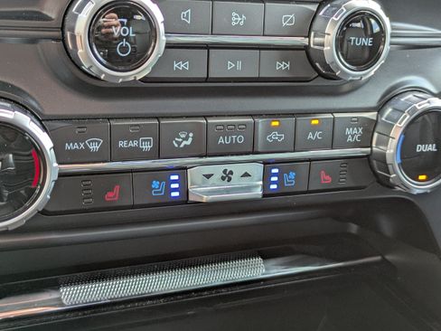 Used 2023 Ford F150 Lariat RWD image 24