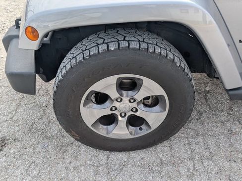 Used 2017 Jeep Wrangler Unlimited Sahara image 7