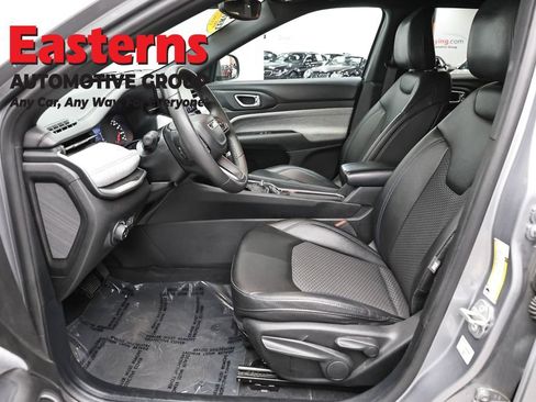 Used 2024 Jeep Compass Latitude AWD/4WD image 13