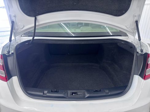Used 2015 Ford Taurus SEL FWD image 13