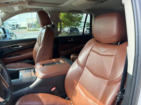 Used 2020 Cadillac Escalade Premium Luxury RWD image 23