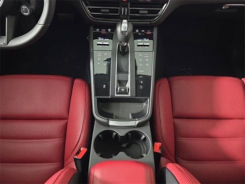 New 2026 Porsche Macan image 22