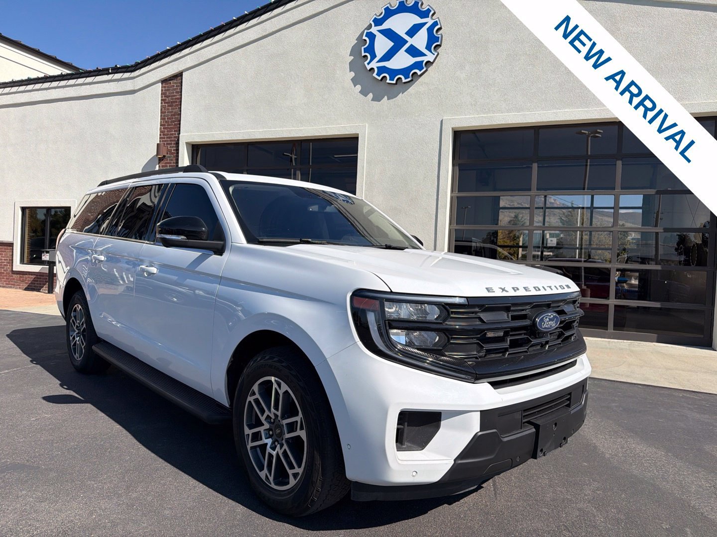 Used 2025 Ford Expedition Max Active AWD/4WD image 1
