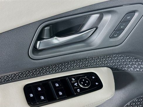 Used 2023 Nissan Ariya FWD image 15