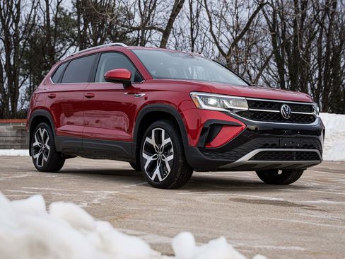Used 2023 Volkswagen Taos SEL image 7