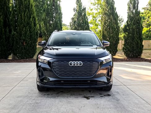 Used 2023 Audi Q4 e-tron Premium Plus AWD/4WD image 3