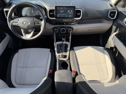 Used 2025 Hyundai Venue SEL FWD image 12