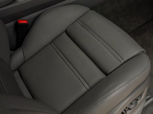 Certified 2022 Porsche Cayenne Turbo S image 43