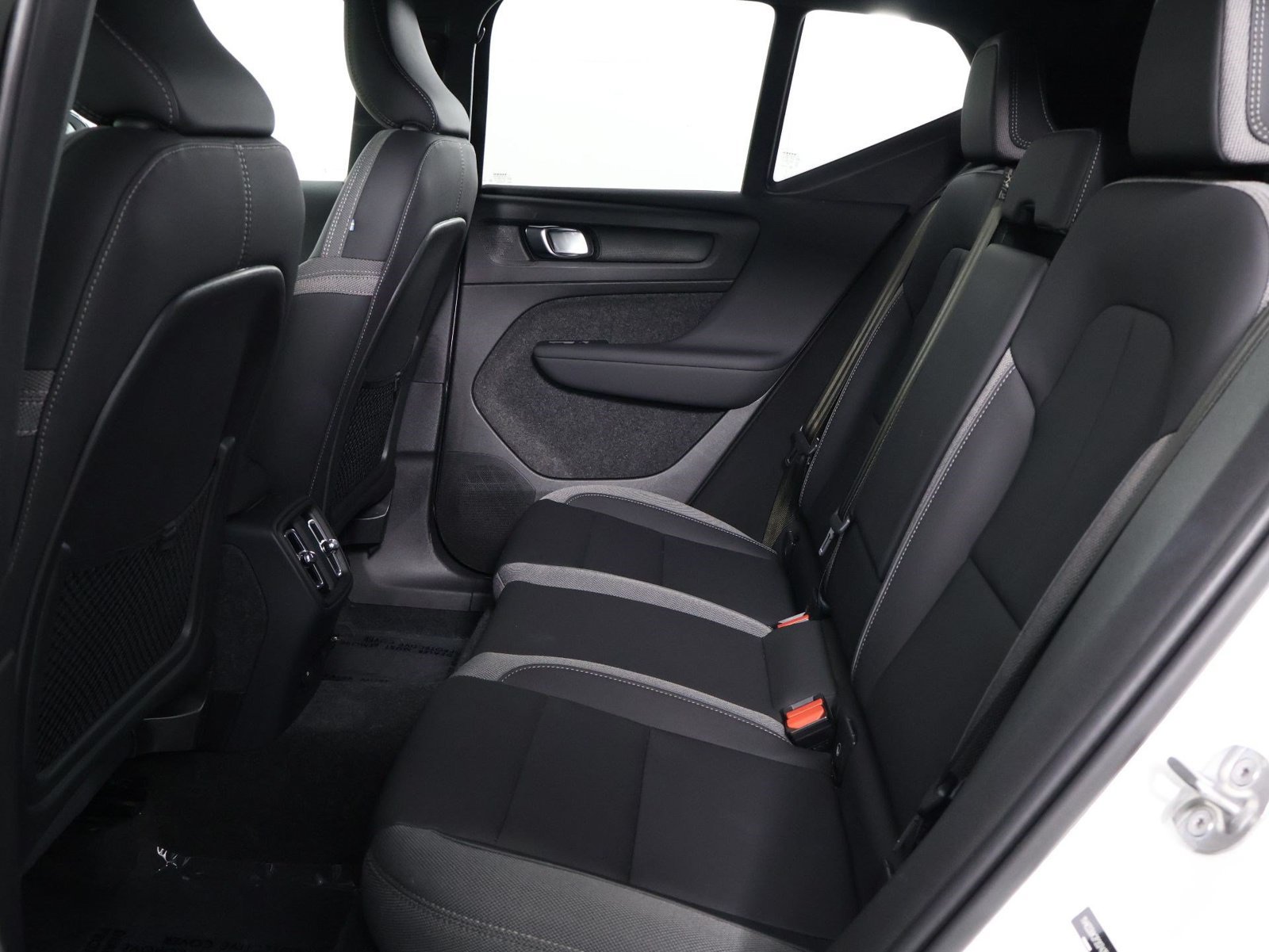 Certified 2023 Volvo XC40 Recharge Core AWD/4WD image 30