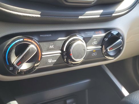 Used 2025 Kia Soul LX w/ LX Technology Package image 26