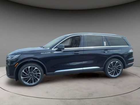 New 2026 Lincoln Aviator Reserve AWD/4WD image 2