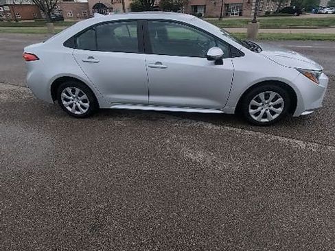 Used 2025 Toyota Corolla LE FWD image 2