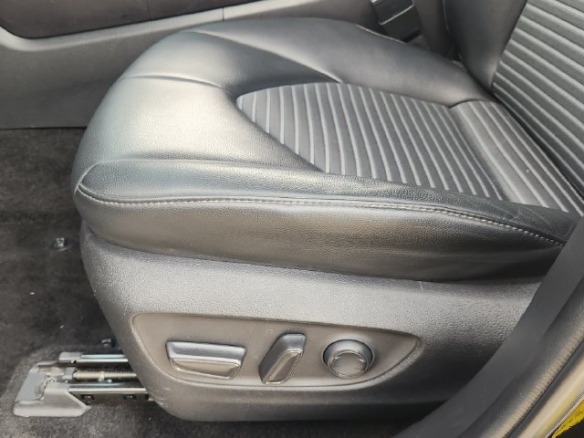 Used 2023 Toyota Highlander XSE FWD image 17