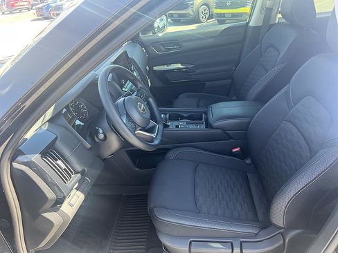 Certified 2025 Nissan Pathfinder S image 13