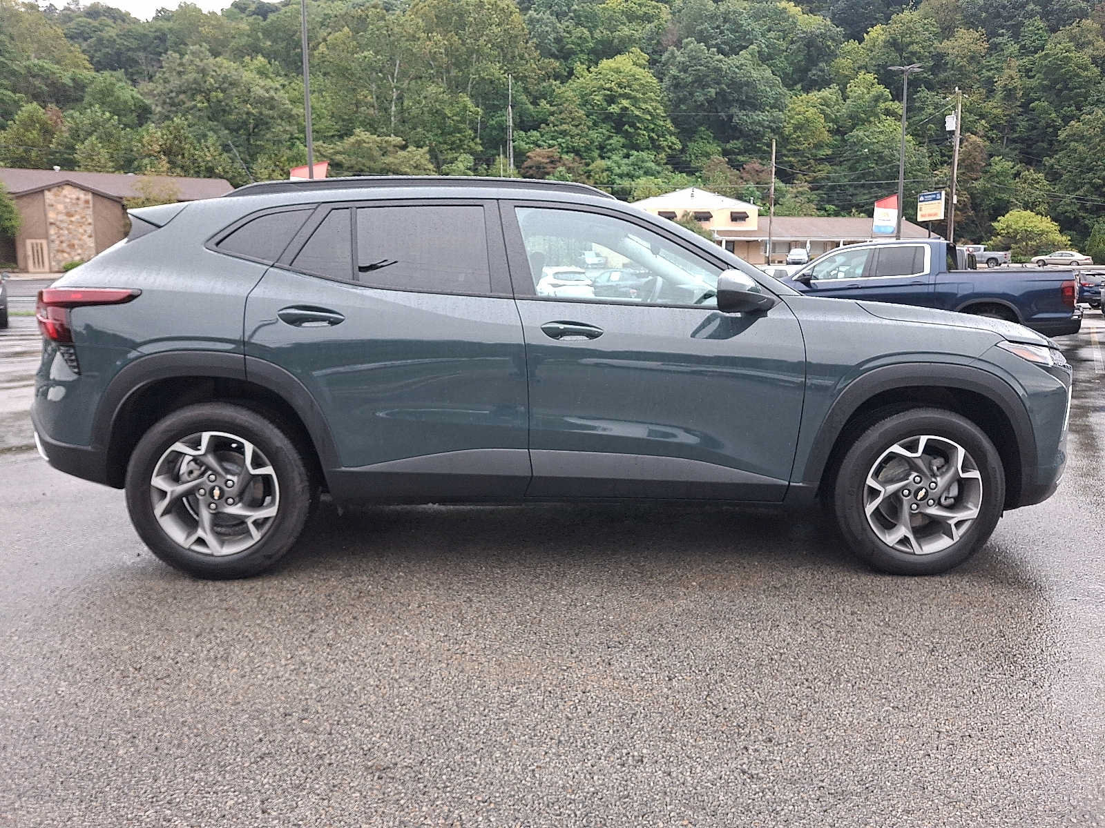 Used 2025 Chevrolet Trax LT w/ Driver Confidence Package FWD image 7
