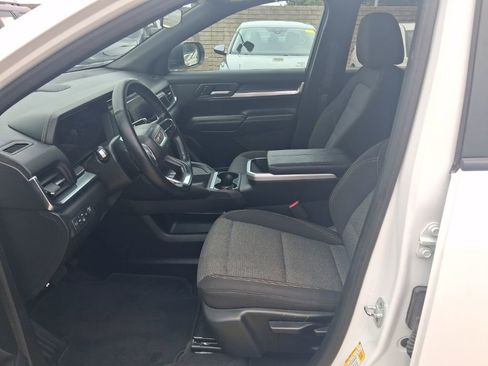 Used 2025 GMC Terrain Elevation AWD/4WD image 4