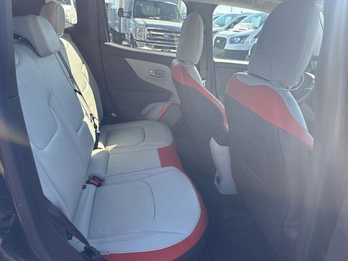 Used 2015 Jeep Renegade Limited image 36