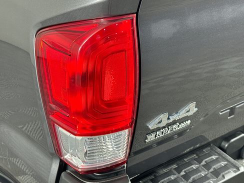Used 2017 Toyota Tacoma SR AWD/4WD image 30