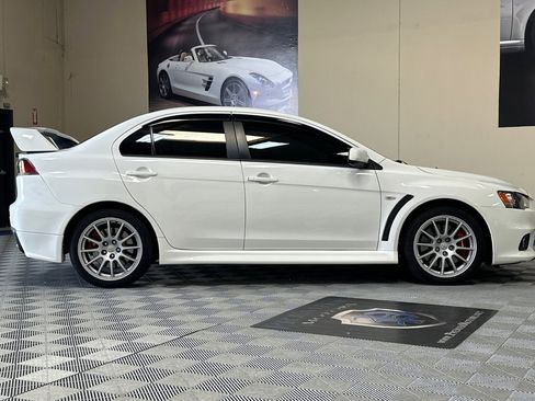 Used 2010 Mitsubishi Lancer Evolution GSR image 3