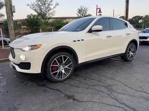Used 2018 Maserati Levante image 4