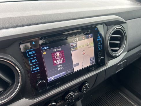 Used 2019 Toyota Tacoma TRD Off-Road AWD/4WD image 13
