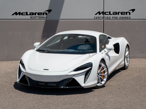 Used 2026 McLaren Artura RWD image 1