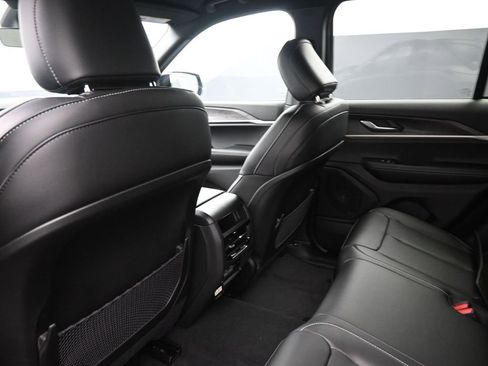 New 2025 Jeep Grand Cherokee Limited w/ Black Appearance Package image 12