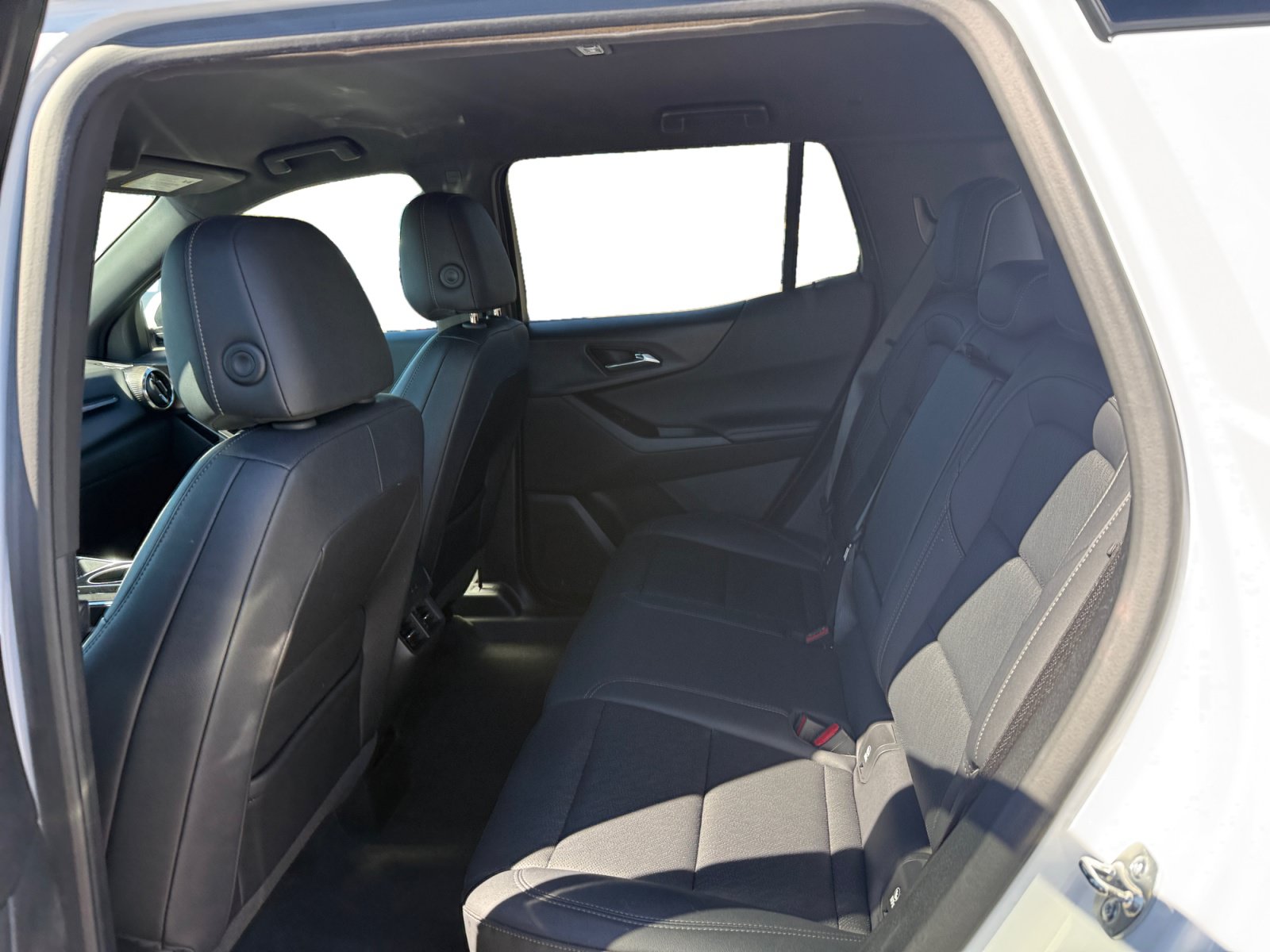 Used 2025 Chevrolet Equinox LT w/ Convenience Package II FWD image 16