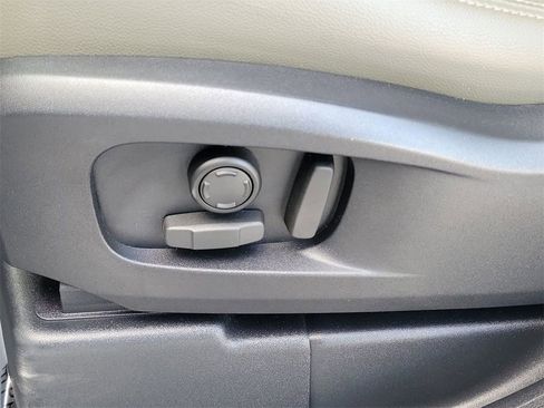 Used 2024 Land Rover Defender 110 S image 26