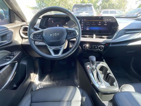 Used 2025 Chevrolet Trax ACTIV w/ Driver Confidence Package FWD image 11