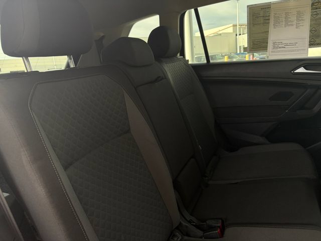 Used 2018 Volkswagen Tiguan S w/ 3rd Row Seat Package AWD/4WD image 18