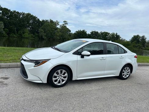 Used 2024 Toyota Corolla LE FWD image 2