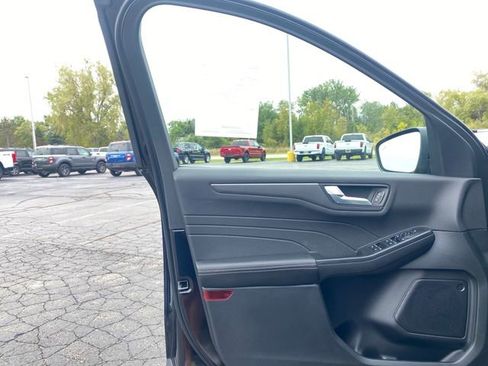 New 2025 Ford Escape SE image 12