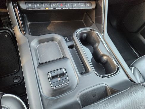 Used 2025 GMC Sierra 2500 AT4X image 17