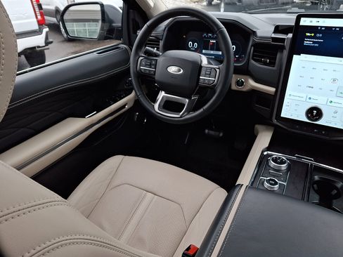 Certified 2024 Ford Expedition Platinum image 13
