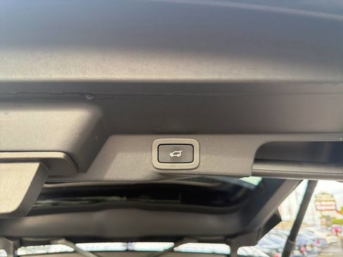 Used 2014 Land Rover Range Rover Sport HSE image 8