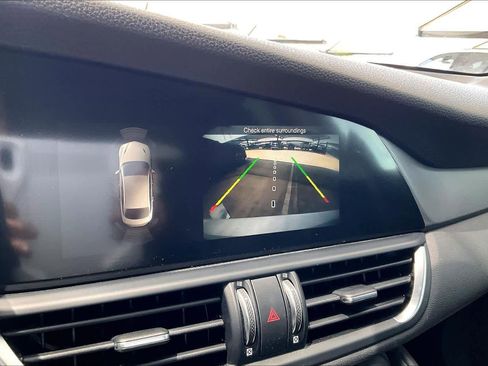 Used 2018 Alfa Romeo Giulia Ti Sport w/ Quick Order Package 22U Sport RWD image 25