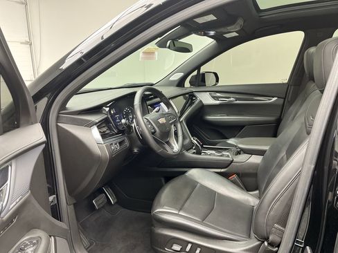 Used 2023 Cadillac XT6 Sport image 3